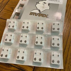 Studex Sterilized Round Stud Earrings - silver - R200W